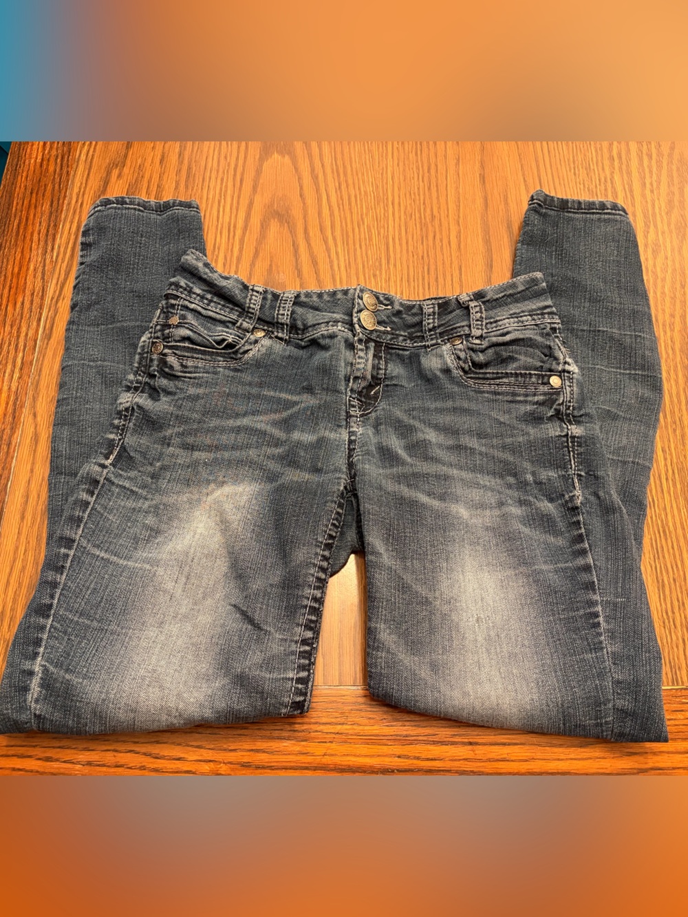 Women's Jeans in Washed Dark Blue